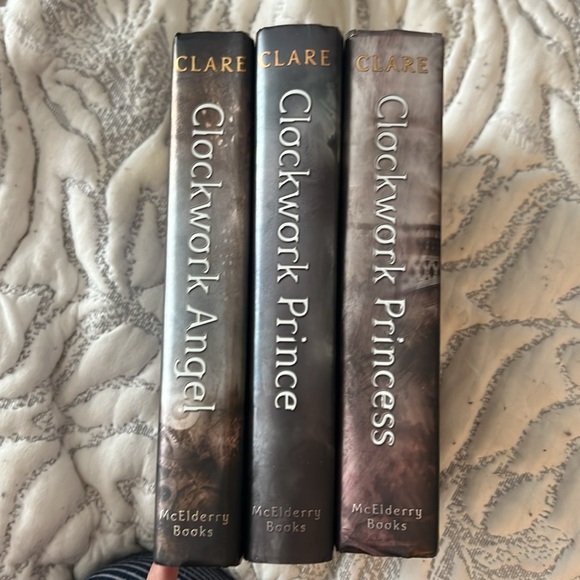 Cassandra Clare “The Internal Device” 3 Book Hard Back edition - Picture 4 of 5